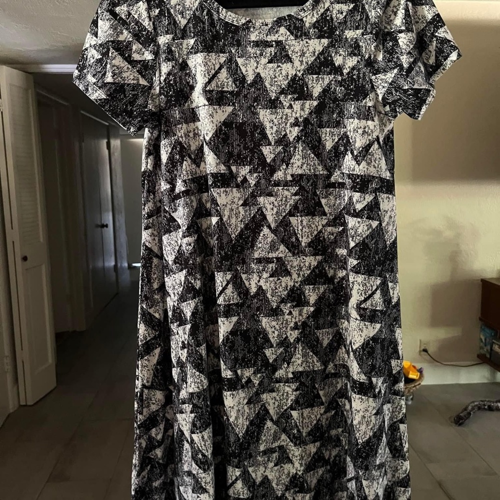 Excellent used condition LuLaRoe Carly dress